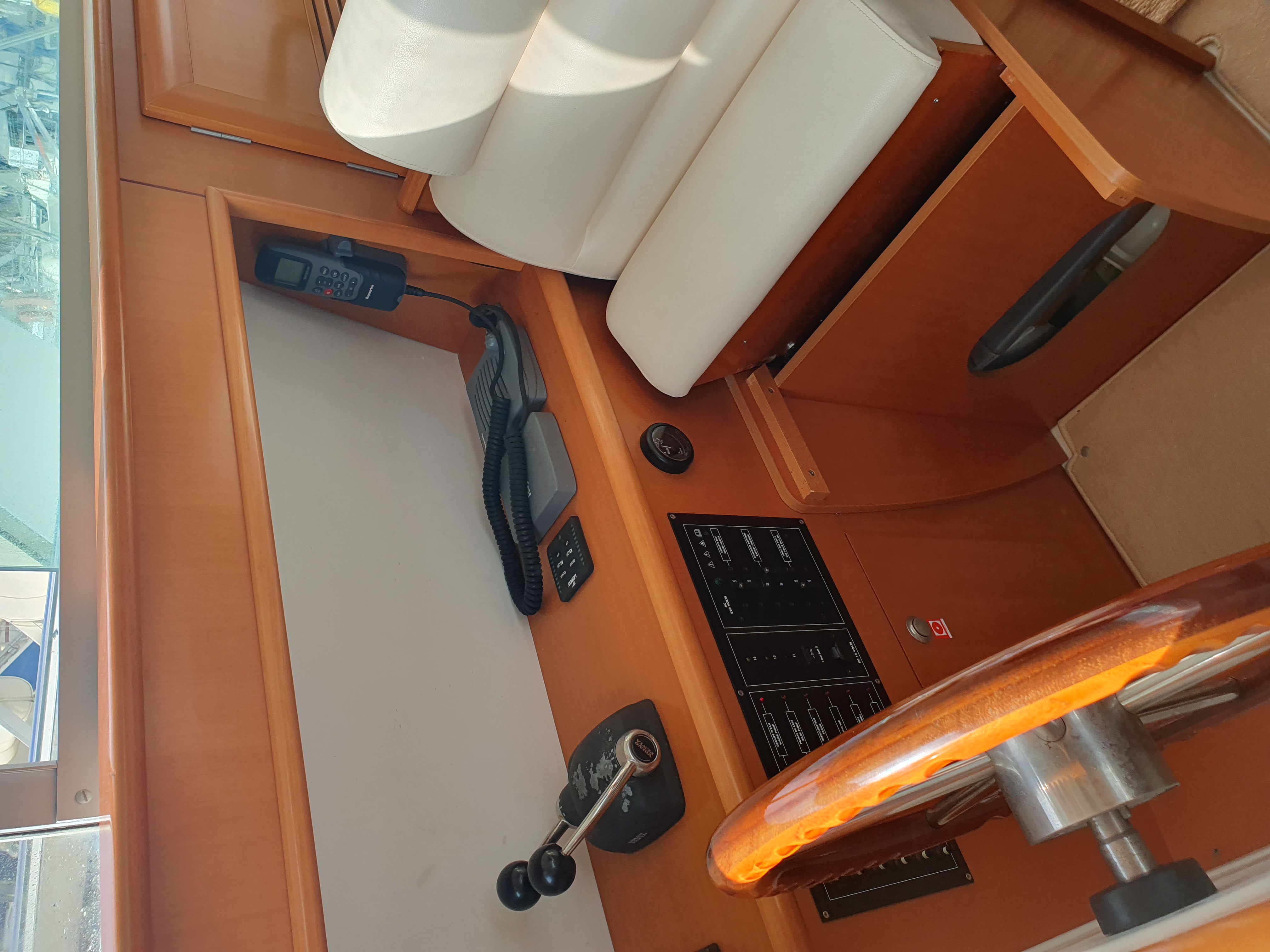 slider 42 Beneteau Antares 10.80